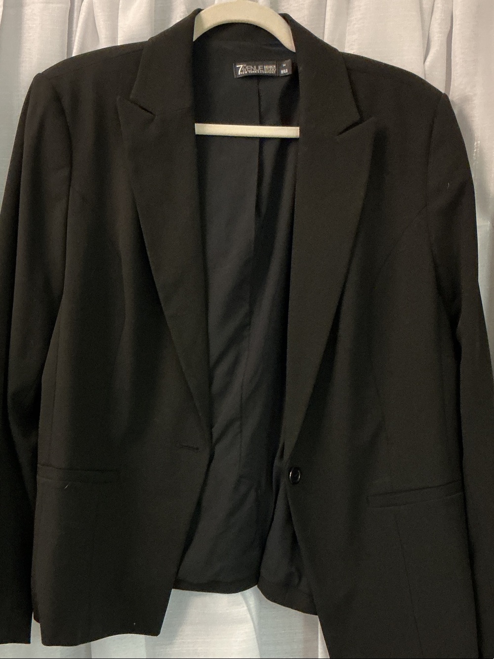 Avenue Black Single-Button Notch-Lapel Blazer